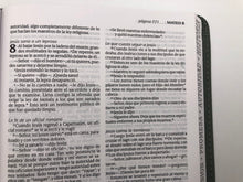 Cargar imagen en el visor de la galería, Santa Biblia NTV Compacta Salmo 119:105
