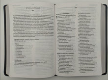 Cargar imagen en el visor de la galería, Biblia Letra Gigante Negro Piel Fabricada
