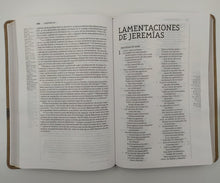 Cargar imagen en el visor de la galería, Biblia una columna con referencias NBLA
