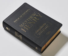 Cargar imagen en el visor de la galería, Biblia Estudio Matthew Henry RVR Piel Fabricada con índice (Nueva edición)
